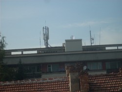 Брожение срещу клетка на мобилен оператор в Етрополе